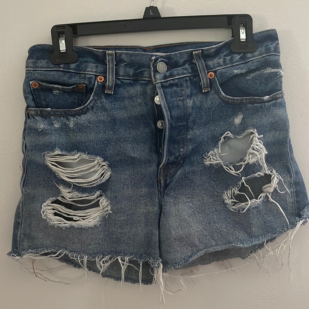 Distressed Levi wedgie fit shorts